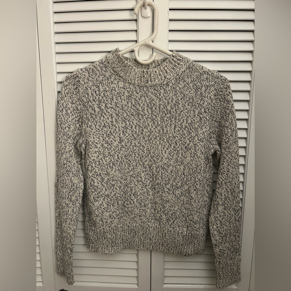 GAP white and black Crew Neck Sweater